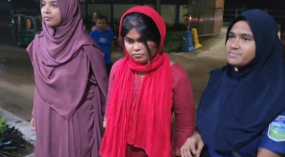 ‘ফ্যামিলি কার্ড' দেয়ার কথা বলে টাকা নেয়ার অভিযোগ, এনসিপির নেত্রী আটক